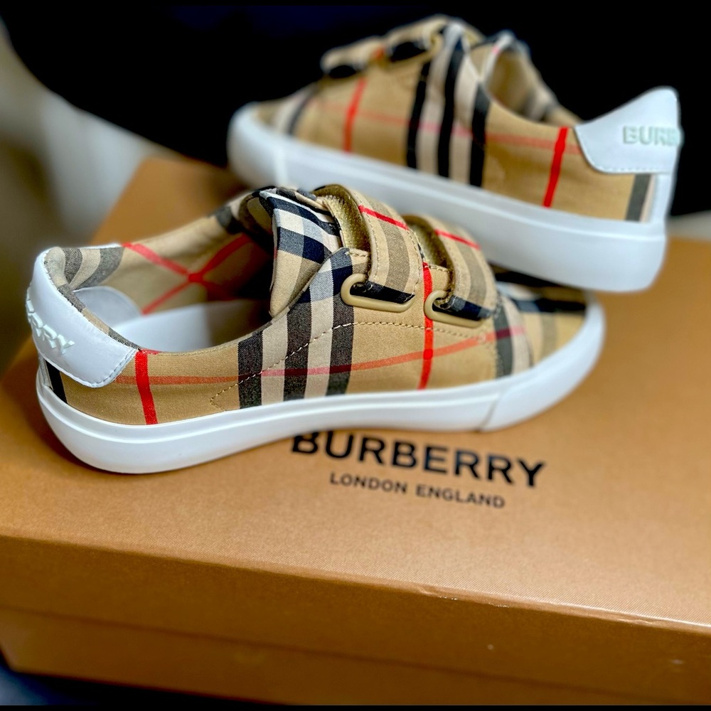 Size 29 Burberry Shoe